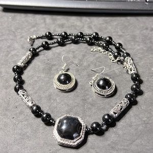 Woman costume Black Onxy Necklace and Earings Set, Excellent condition